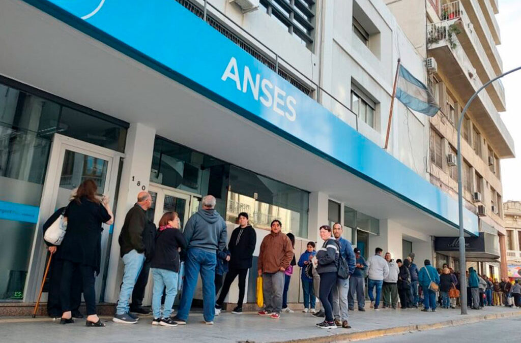 Despido y crisis: cómo funciona el «salvavidas» de ANSES para los trabajadores que se quedan sin empleo