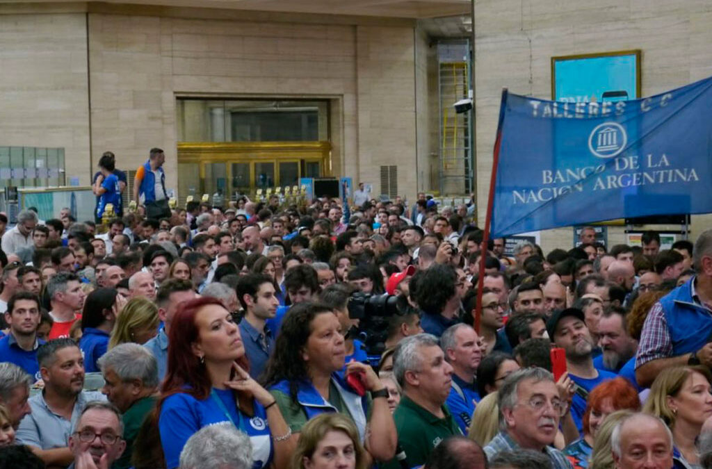 Trabajadores del Banco Nación reclaman la actualización de bono por el aniversario de la entidad