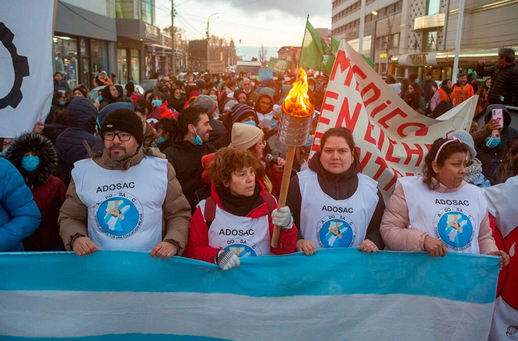 Los docentes de Santa Cruz desafían a Vidal y lanzan nuevos paros tras la multa millonaria