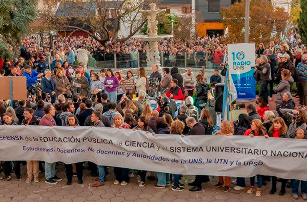 Bucciarelli: «El gobierno da la espalda a 2.000.000 de personas que integran la comunidad universitaria»