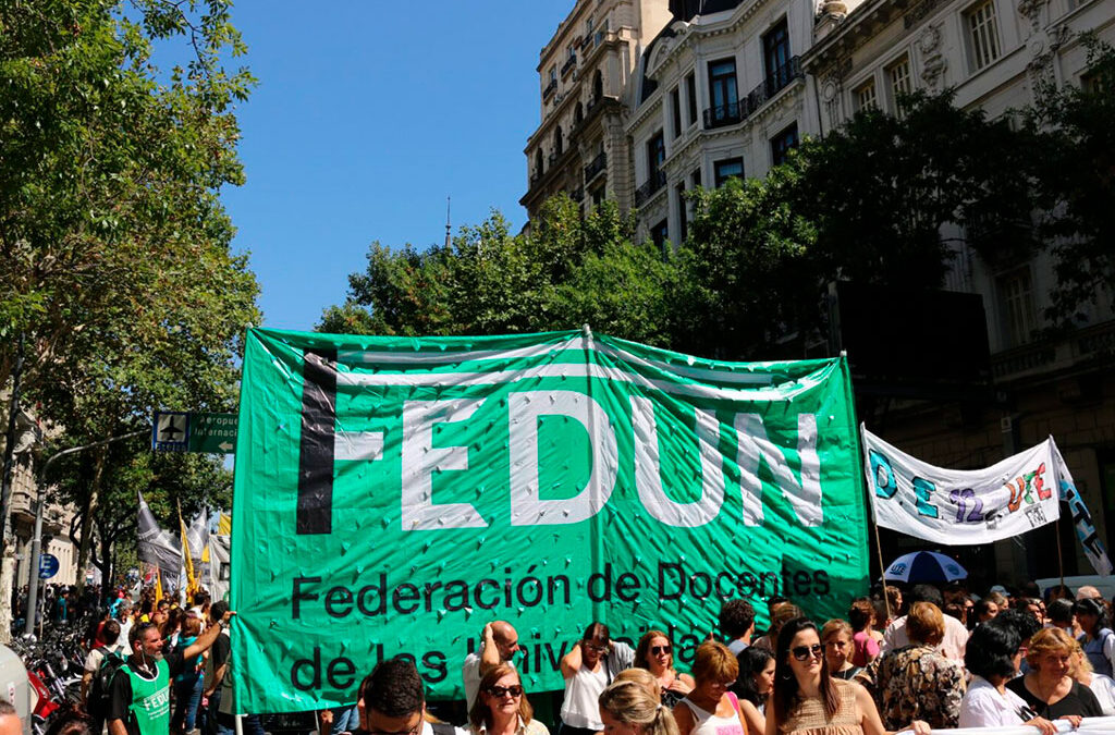 «Perdimos el 50% del salario»: el grito de la FEDUN a los Diputados, mientras rige el paro nacional contra el veto de Milei