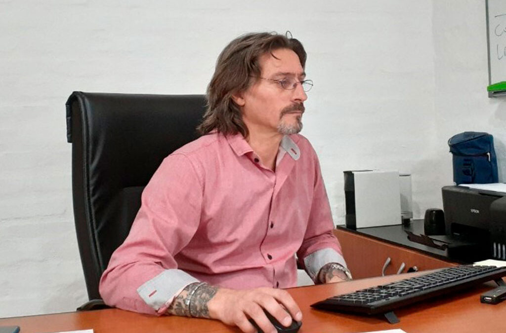 Spina pidió reabrir la paritaria docente en Chubut y cuestionó el bono