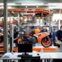 Una conocida fábrica de motos cerró sorpresivamente una de sus plantas en Argentina y despidió a 50 trabajadores