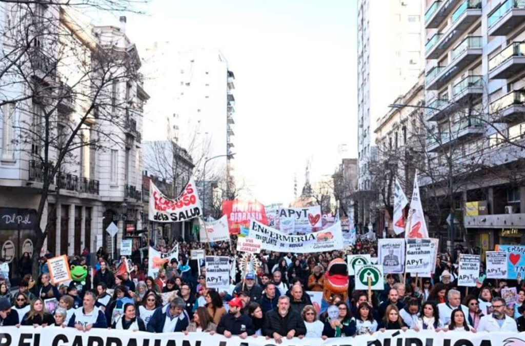Fuerte paro de trabajadores de Salud de todo el país para apoyar la marcha del Garrahan