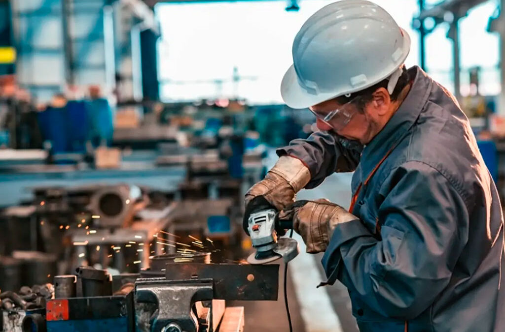 Alerta en la industria: Expectativas de empleo estancadas y la caída de la demanda interna como factor clave
