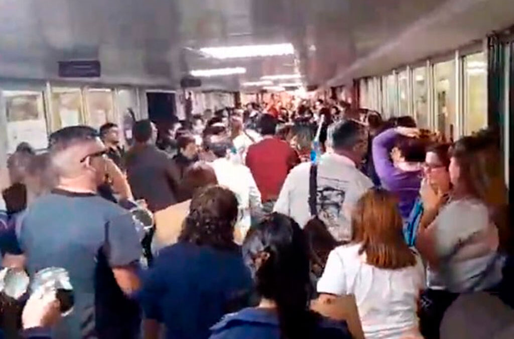 En medio del paro de 48 horas, trabajadores del Garrahan realizaron un ruidazo en la puerta del Hospital