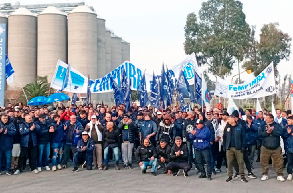 La Federación Marítima FeMPINRA rechazó acusaciones de supuesto «fuego amigo» contra Kicillof y defendió la protesta en el puerto de Bahía Blanca por seguridad