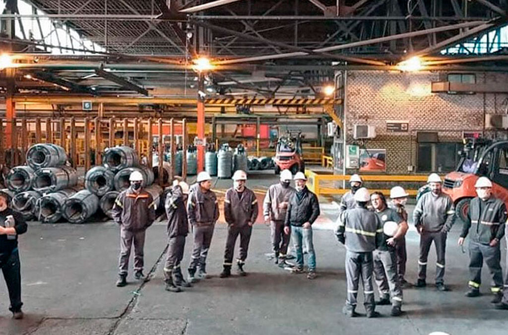 Metalúrgicos en alerta por la inminente suspensión del 90 % de los trabajadores de Acindar de Villa Constitución