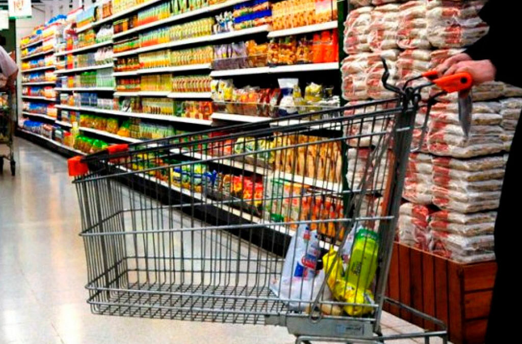 El consumo en agosto se retrajo por el deterioro del poder adquisitivo