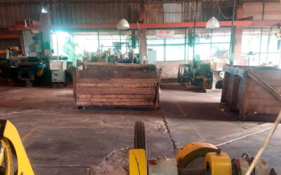 Trabajadores madereros de Industrias Montecarlo tomaron la fábrica en Eldorado: «Nos mandaron un telegrama diciendo que teníamos los sueldos al día, pero nos deben más de dos meses»