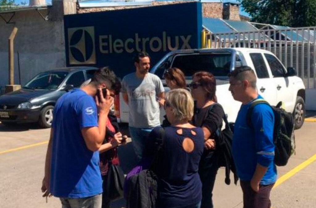Electrolux suspendió a 400 trabajadores en Rosario y la UOM alerta por más de 2.000 empleos perdidos en 2025