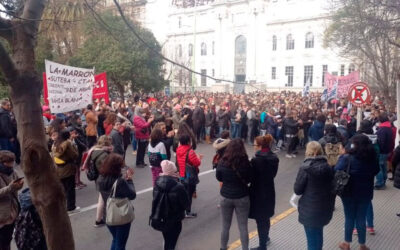 SUTEBA y ADUNS convocan a movilizar este martes en Plaza Rivadavia