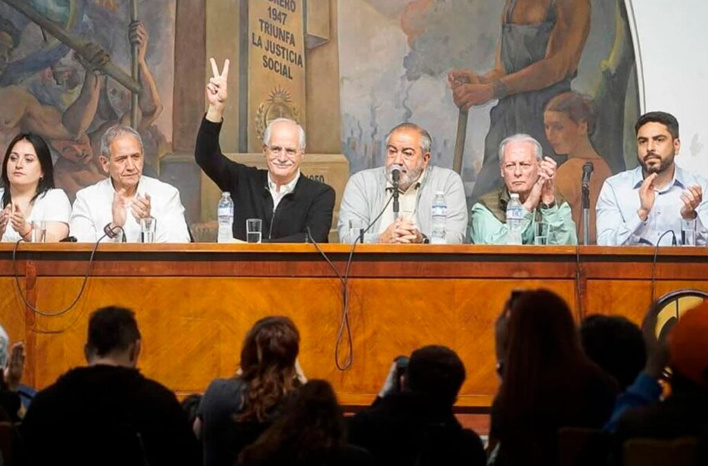 Taiana, Palazzo y «Huguito» Moyano encabezaron un acto en la CGT y llamaron a “reventar las urnas el 26 para caminar al 2027″