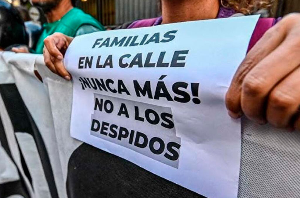 Casi 300 mil despidos en menos de dos años: crece el pedido de seguro de desempleo bajo el gobierno de Milei