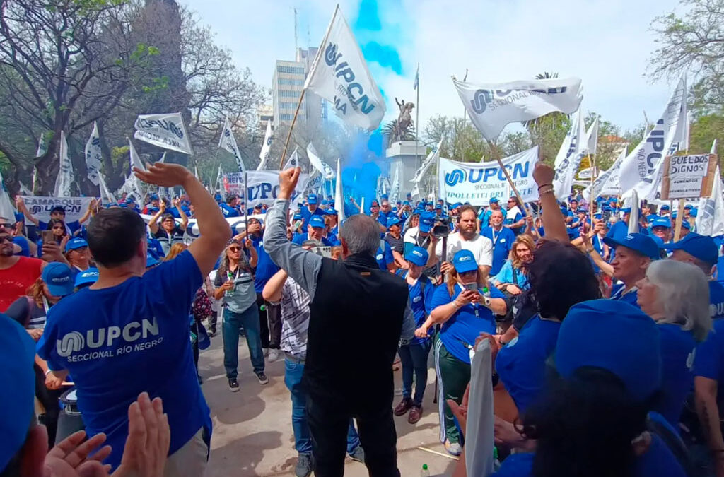 Masiva movilización de UPCN en Viedma para reclamar una mejor oferta salarial al gobierno rionegrino