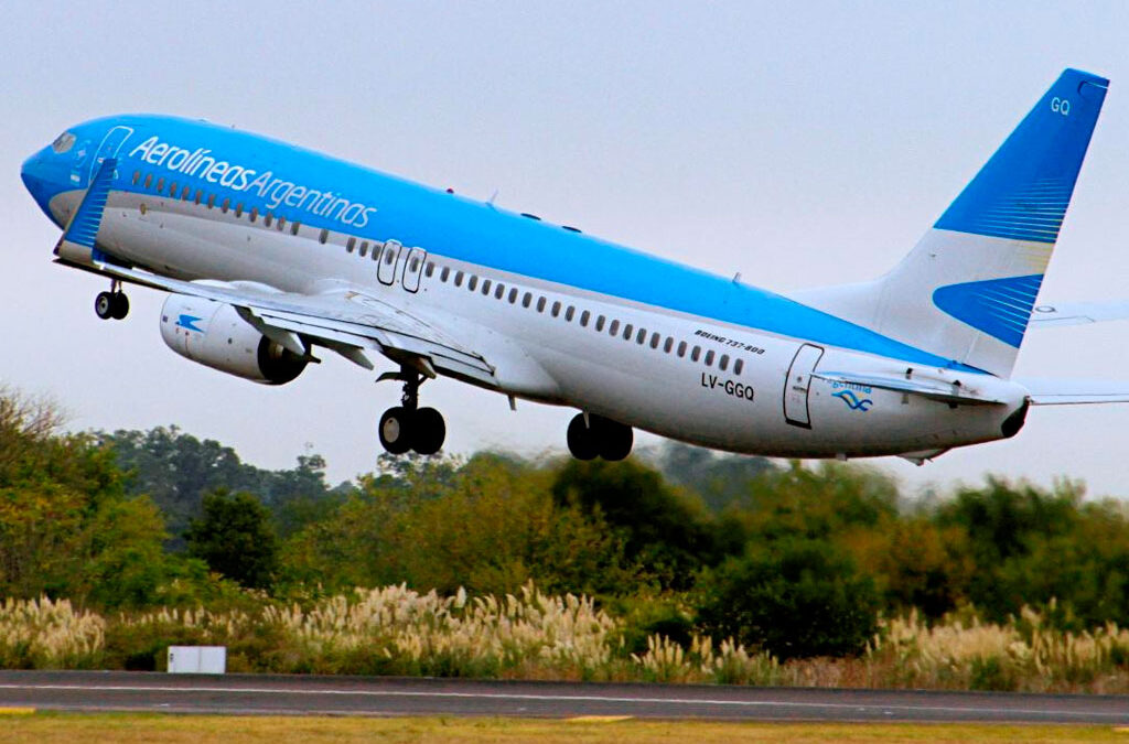 Pilotos denuncian fallas de motores en ocho Boeing 737 de Aerolíneas Argentinas, se rehúsan a operarlos y reclaman mantenimiento