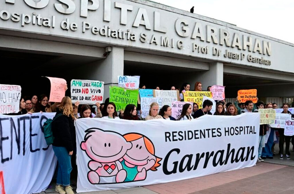 Garrahan: paro y marcha a Plaza de Mayo tras la maniobra de Milei para no cumplir con la ley de financiamiento