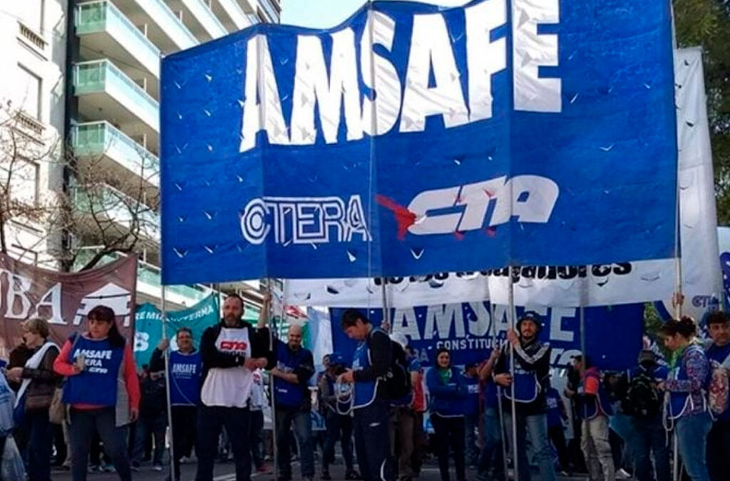El salario docente perdió un 30% del poder adquisitivo desde 2024, según Amsafe