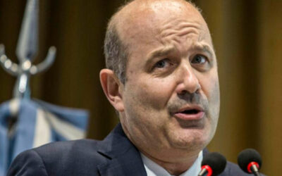Sturzenegger reaviva la disputa con la CGT: busca eliminar las cuotas solidarias que financian a los gremios