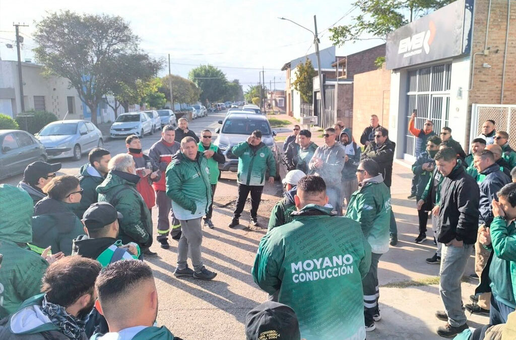 Camioneros exige la reincorporación de los trabajadores despedidos en Massalin Particulares