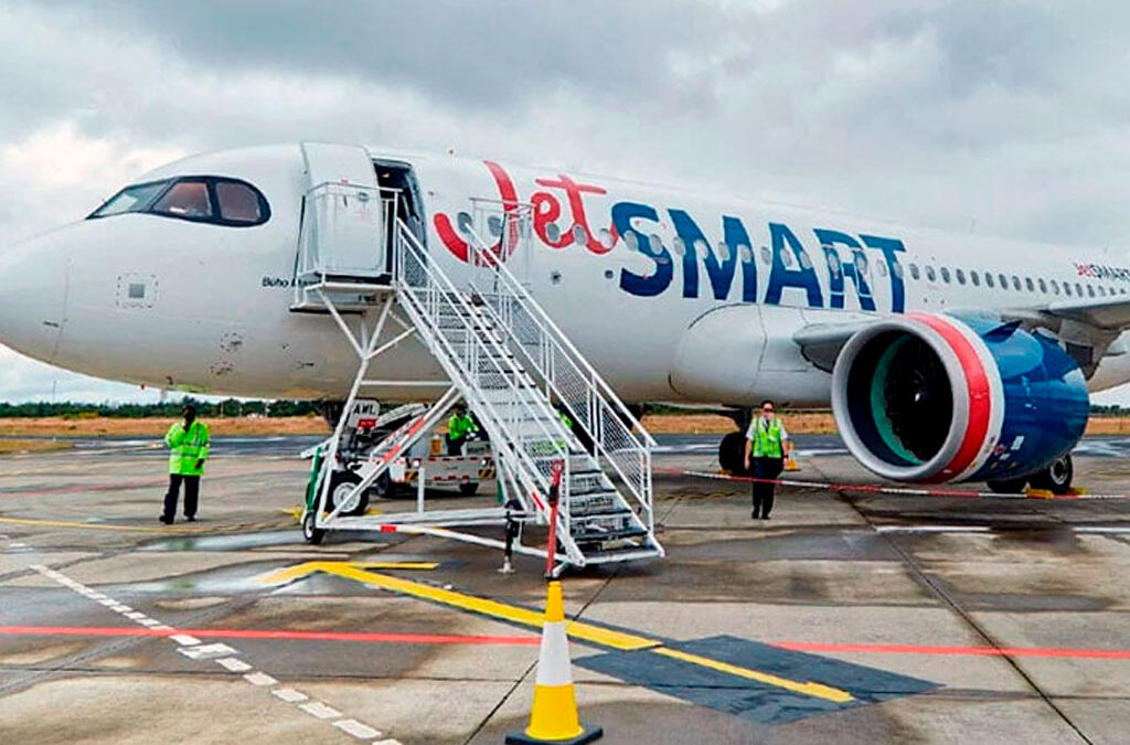 Trabajadores de JetSMART denuncian despidos de personal y su reemplazo por extranjeros
