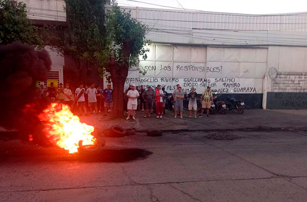 Se agudiza el conflicto en el frigorífico Euro: trabajadores reclaman en la empresa por falta de pagos