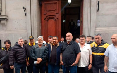 Taxistas de CABA reclaman que los dejen trabajar con Uber y Cabify