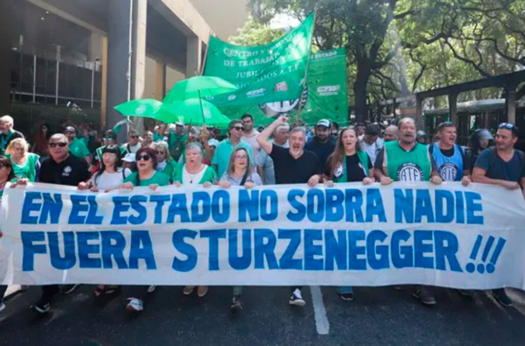 Paro de ATE contra la reforma laboral: el Gobierno advirtió que le descontará el día a los estatales que adhirieron