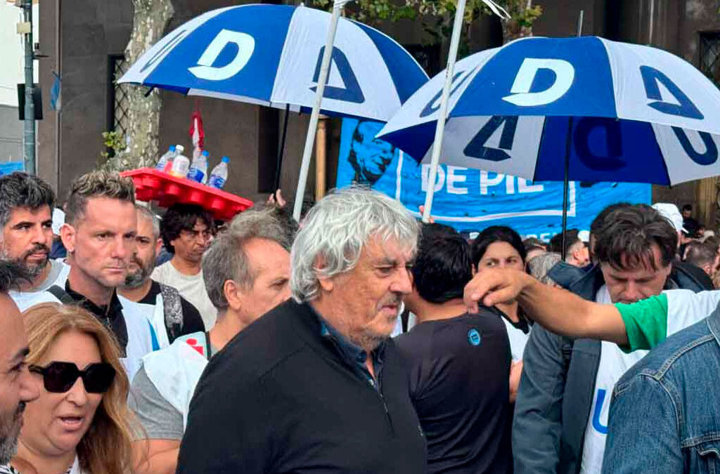 Docentes se declaran alerta en rechazo al proyecto de Ley de Libertad Educativa por «privatizador»