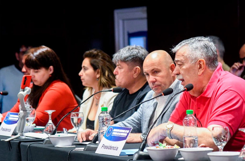 «La participación política no es una opción, es la única opción», aseguró González ante dirigentes de Luz y Fuerza de la Patagonia