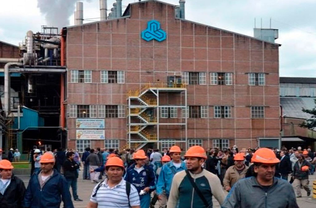 Delegados autoconvocados del SOEAIL lograron frenar despidos en el Ingenio Ledesma tras pasar 23 días encadenados en la puerta