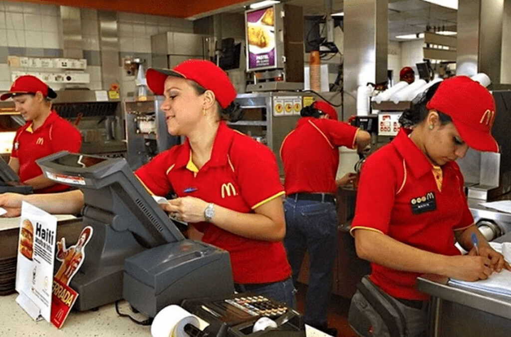 Pasteleros selló un aumento del 9,3% para trabajadores de McDonald’s, Burger King y Mostaza