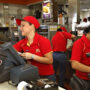 Pasteleros selló un aumento del 9,3% para trabajadores de McDonald’s, Burger King y Mostaza