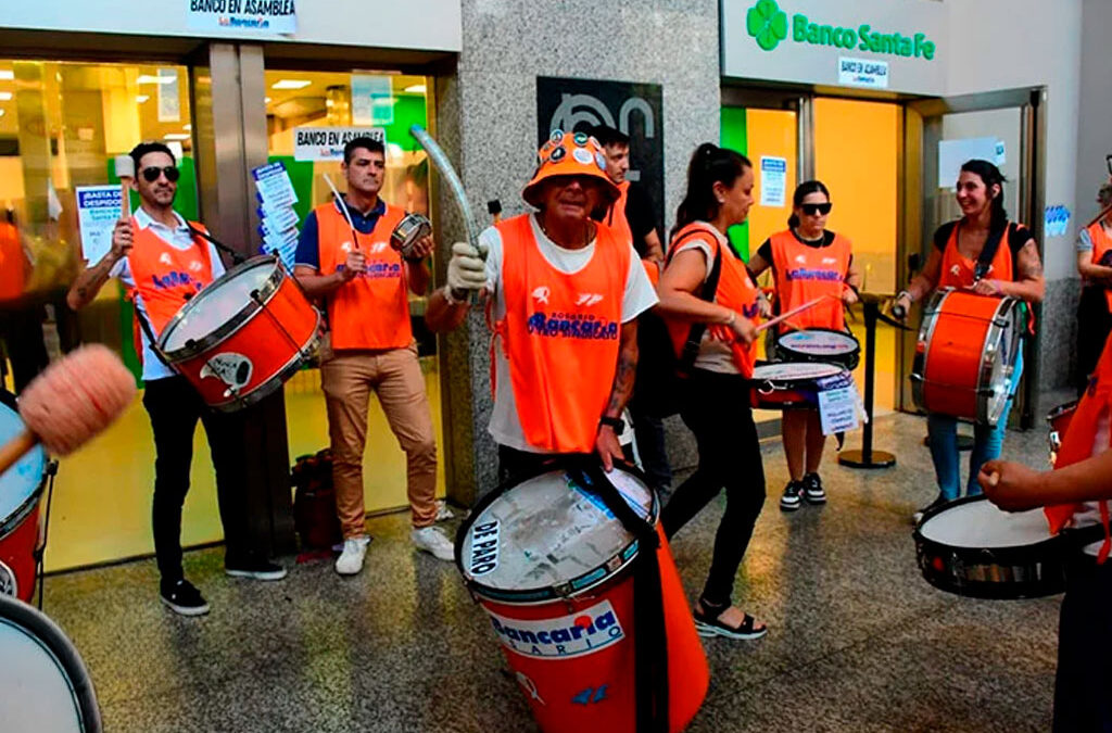 Conflicto en el Nuevo Banco de Santa Fe: dictaron conciliación obligatoria y reincorporaron a los nueve trabajadores despedidos
