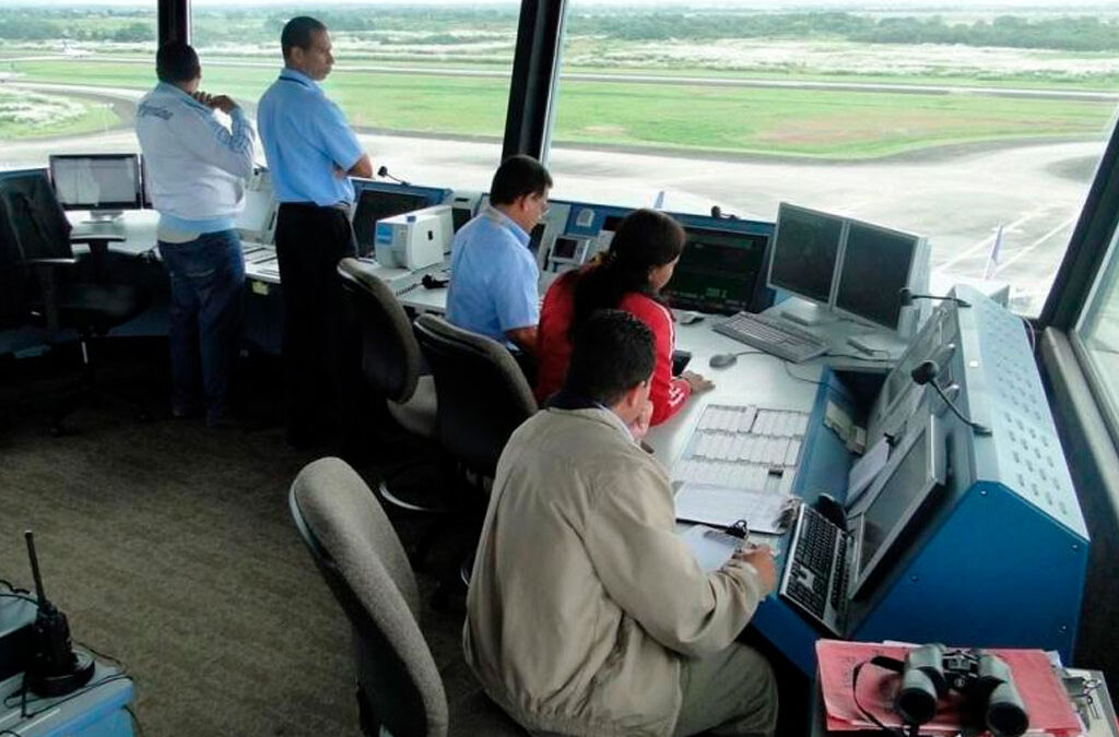 Controladores aéreos anuncian cronograma de paros que impactará vuelos nacionales e internacionales