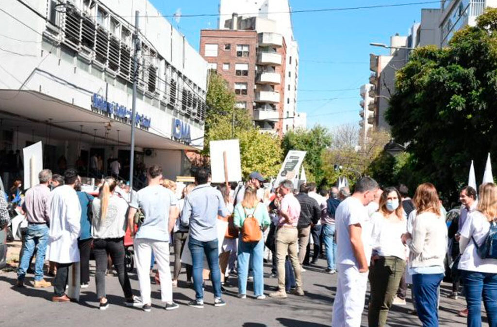 Paro en IOMA en medio del caos: empleados exigen sueldos y aguinaldo pese a normalización médica