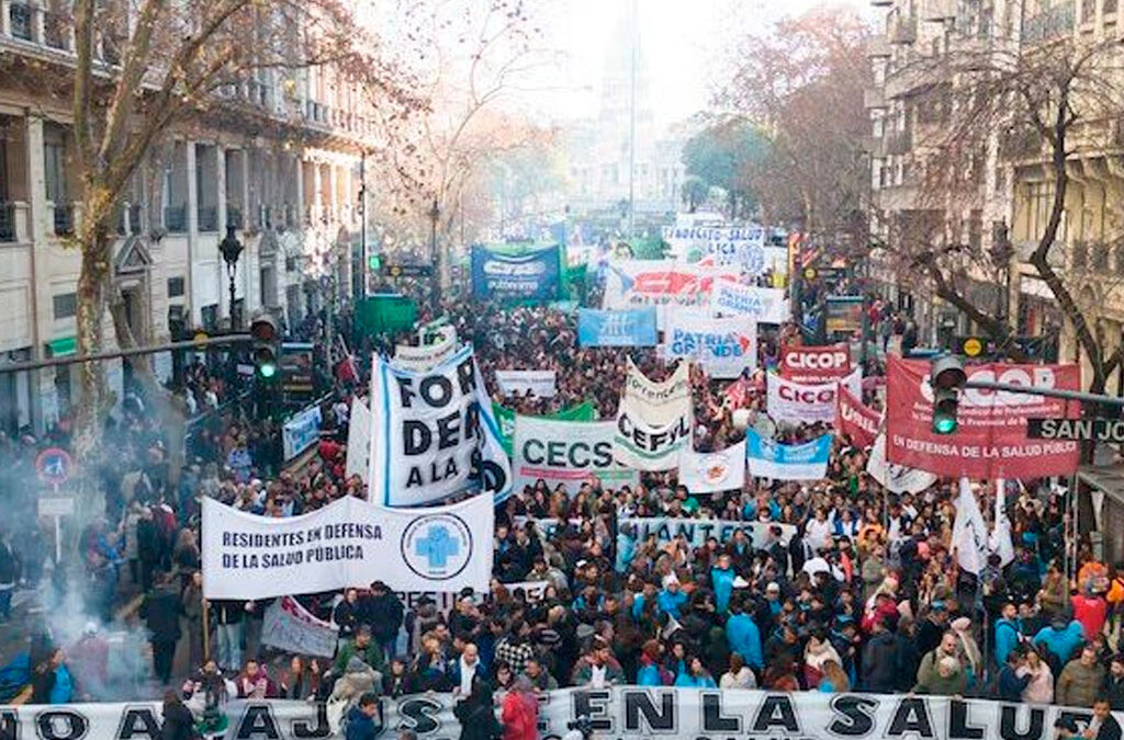Trabajadores del Garrahan se suman a la marcha a Plaza de Mayo contra la reforma laboral y denuncian persecución en el hospital