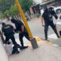 Policías de Tucumán reprimen una manifestación de bancarios y luego se sacan una sugestiva foto: Reclaman investigar el operativo