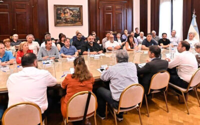 Demora salarial: Kicillof sigue sin llamar a paritaria y dispara la impaciencia de los estatales