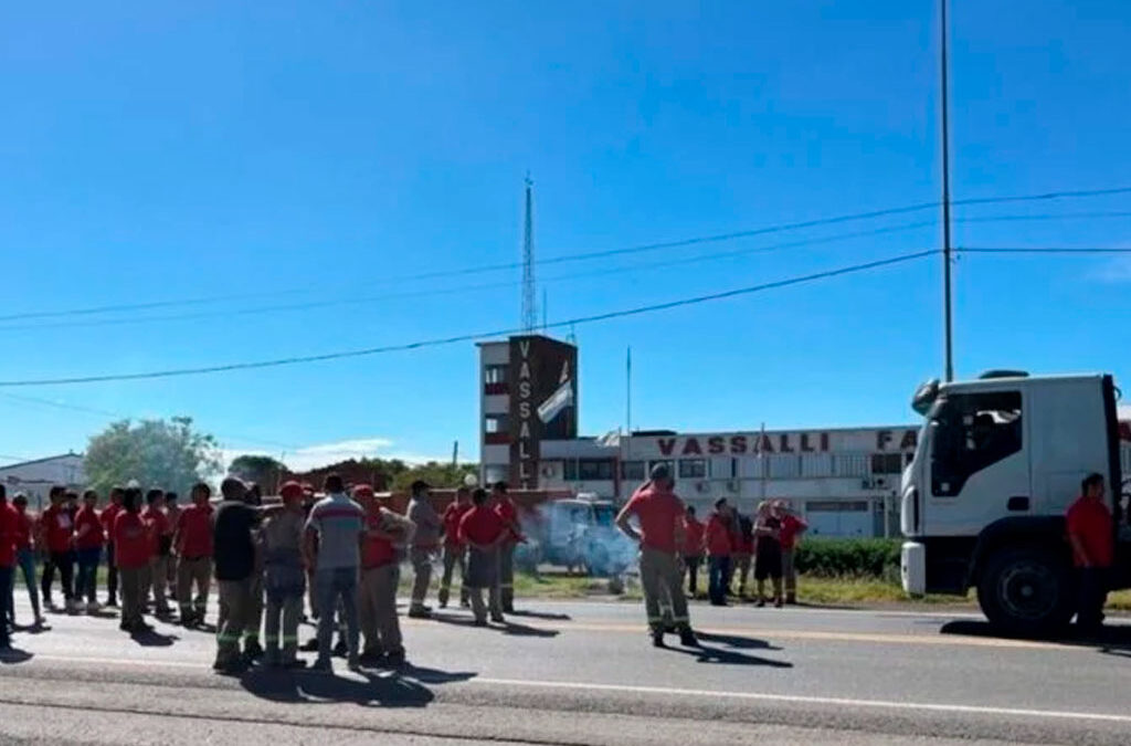 Vasalli: volvió el conflicto en Firmat, los trabajadores planean corte de ruta y toma de fábrica