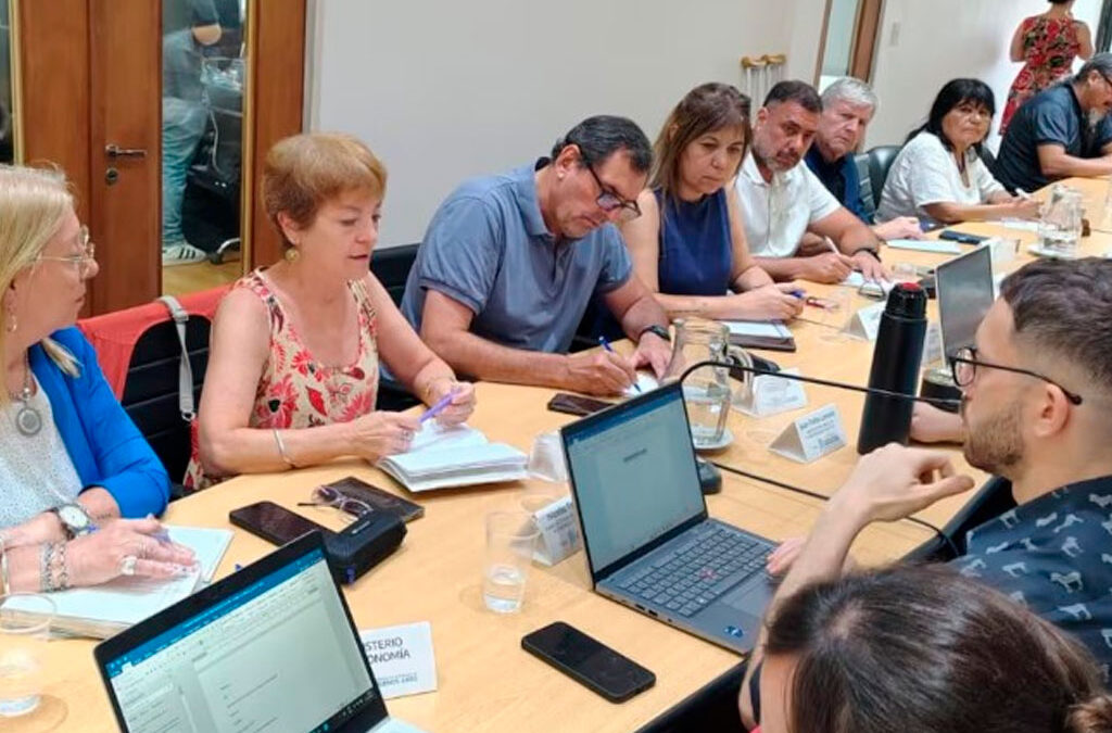 Estatales bonaerenses rechazaron la oferta del 1.5% del gobierno de Axel Kicillof y pidieron volver a abrir la paritaria