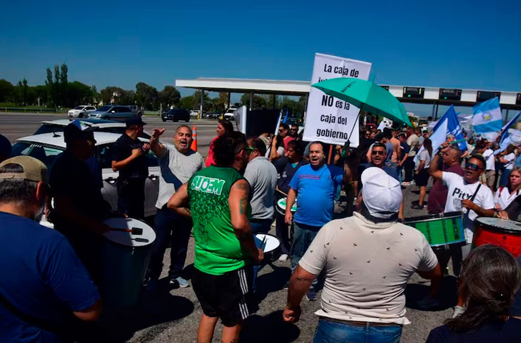 En plena puja por la reforma previsional de Córdoba, la oposición respaldó a los gremios estatales
