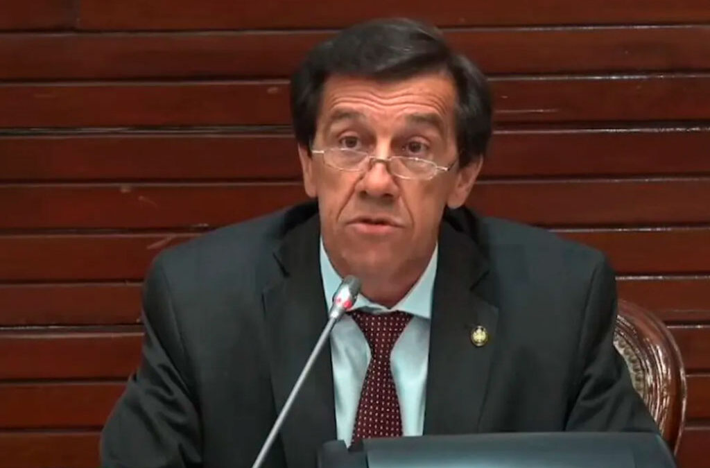 En Jujuy, gremios municipales apuntan contra el gobernador Sadir por el despido de una treintena de empleados y aseguran que «los echan para poner a su gente»