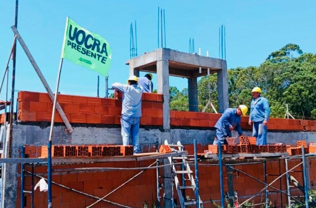 La UOCRA acordó aumentos para enero y febrero más sumas fijas mensuales de hasta $121.800