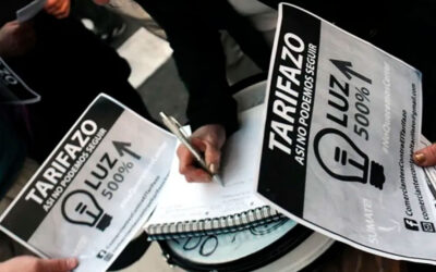 En dos años de Milei caen los salarios y las tarifas se comen el ingreso