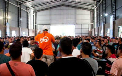 Bronca y paro en Granja Tres Arroyos por salarios adeudados, incumplimientos y ajustes empresariales