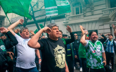 Pablo Moyano reapareció junto al delegado agredido en Urbasur, en un desafío abierto en la interna que sostiene con «Teta» Garnica y su padre