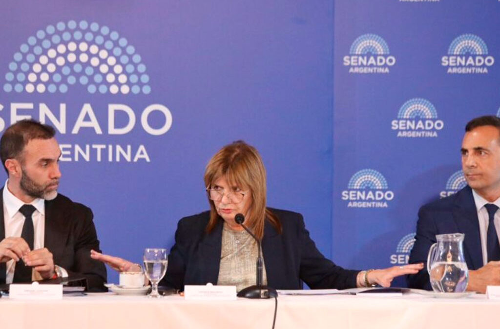 El Gobierno acelera la ofensiva por la reforma laboral: defensa en medios y negociaciones por votos en el Senado