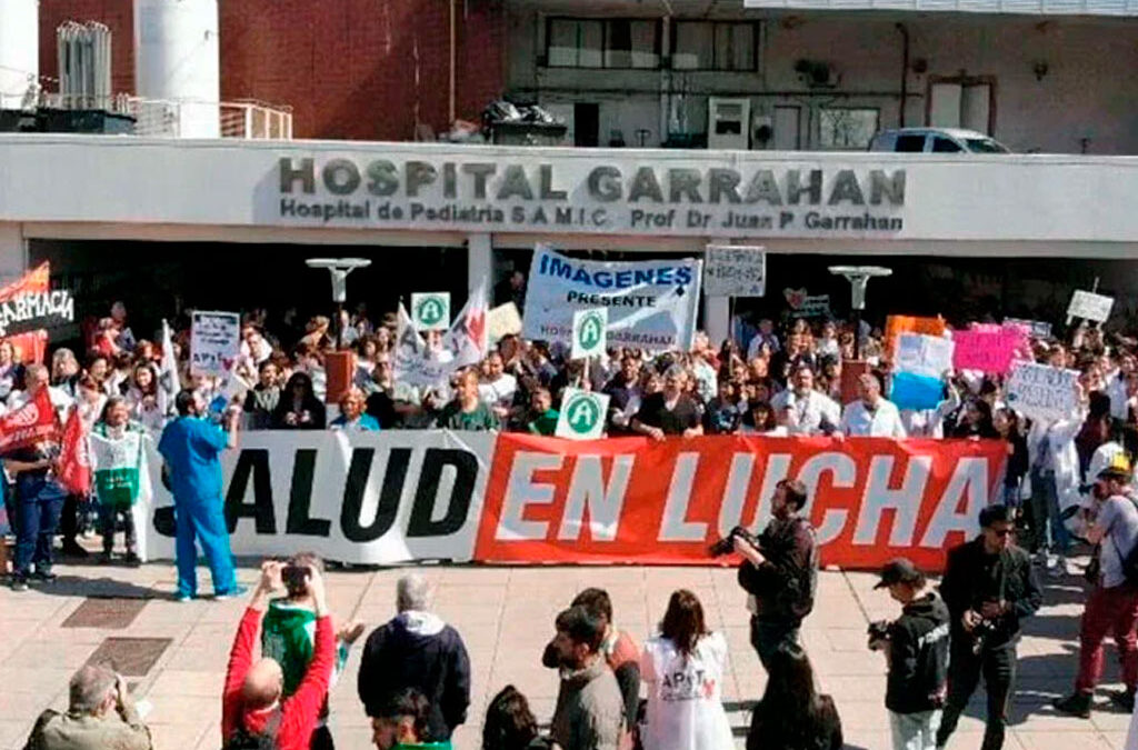 Cesantearon a diez delegados gremiales del Hospital Garrahan tras la toma de oficinas