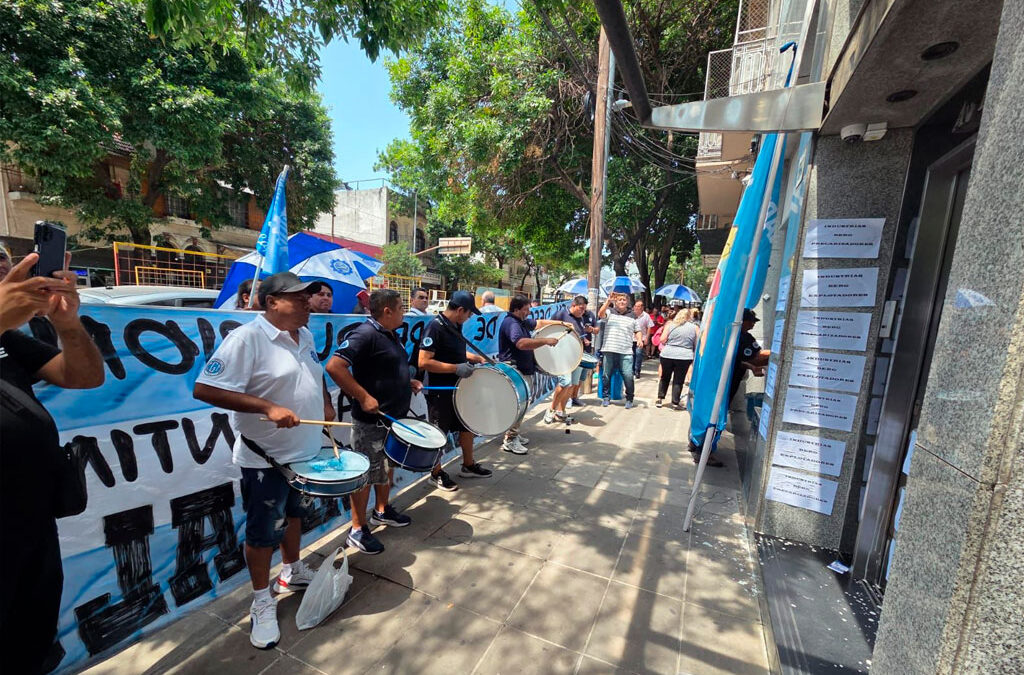 Industrias Berg se niega a pagar la paritaria de la UOM: «Los dueños, miembros directivos de ADIMRA que dice defender la industria nacional, pretenden hacer el ajuste con las monedas que le niegan al obrero»